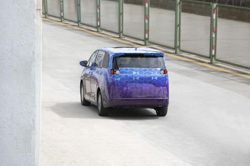 騰勢(shì)首款MPV諜照曝光，預(yù)計(jì)4月亮相北京車展